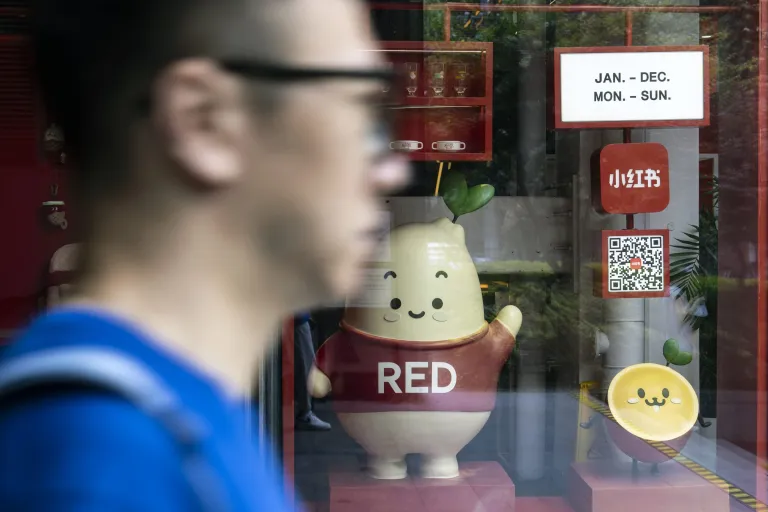 Xiaohongshu social commerce storefront with QR code display