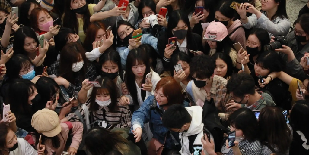 fake accounts on weibo. fan culture