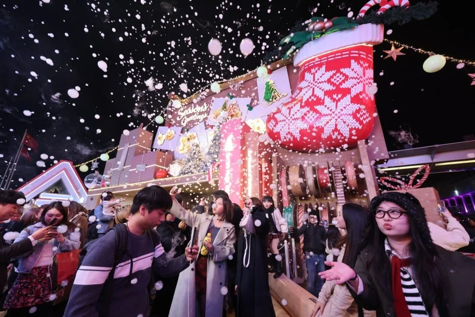celebrations in Hong Kong with shoppers and seasonal displays, highlighting holiday retail culture and social gatherings.